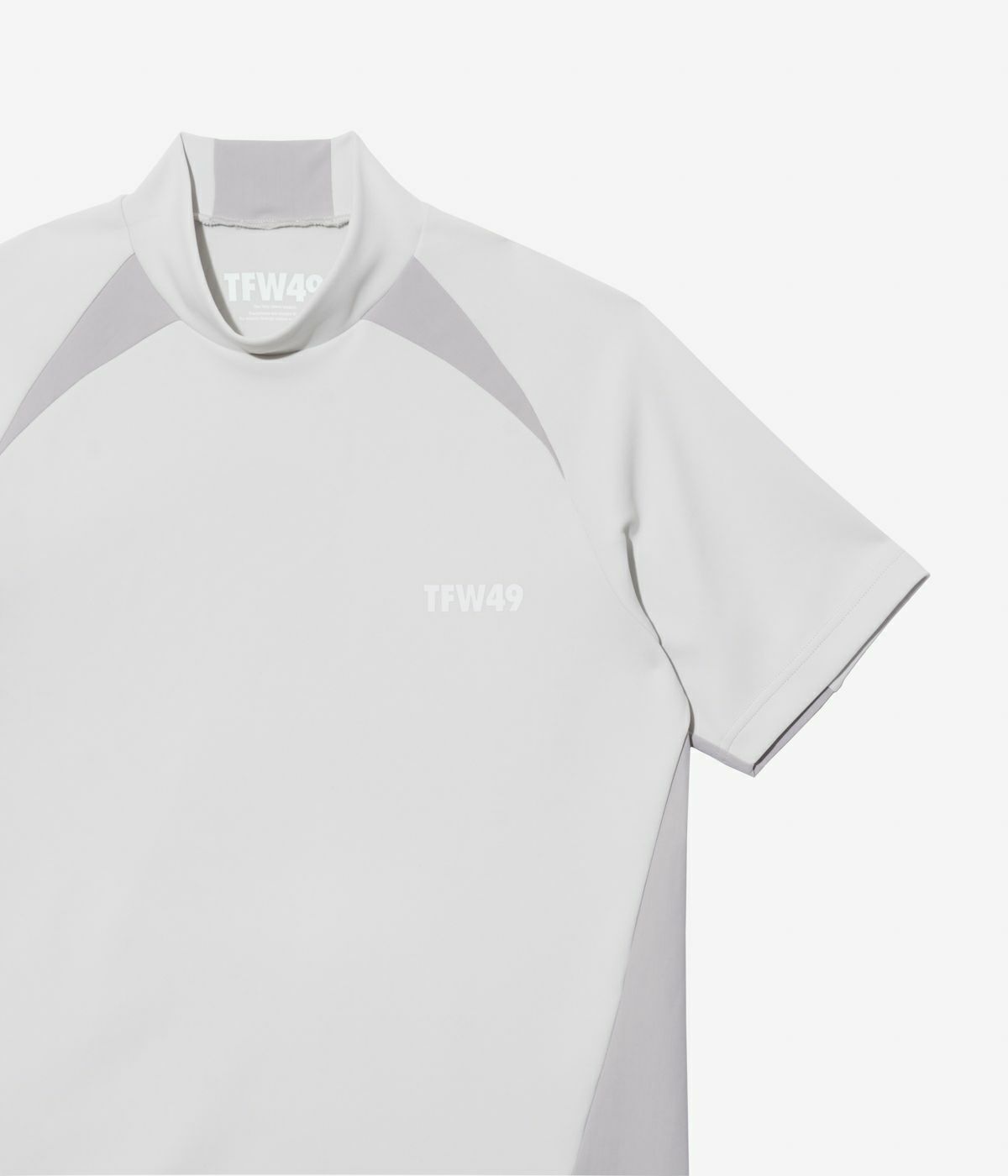 TWF49のハイネックシャツ