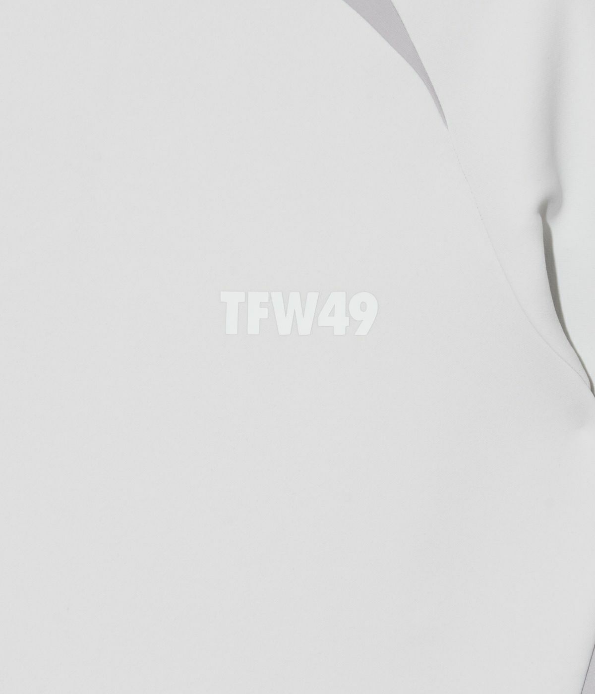 TWF49のハイネックシャツ