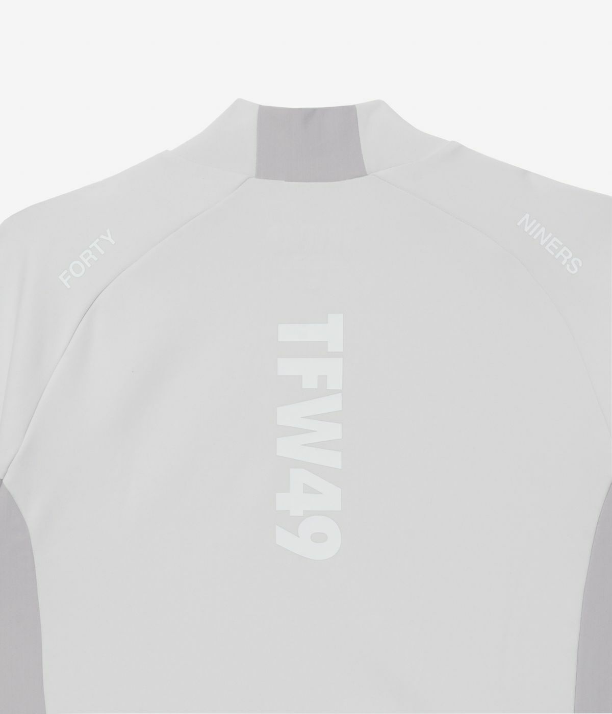 TWF49のハイネックシャツ