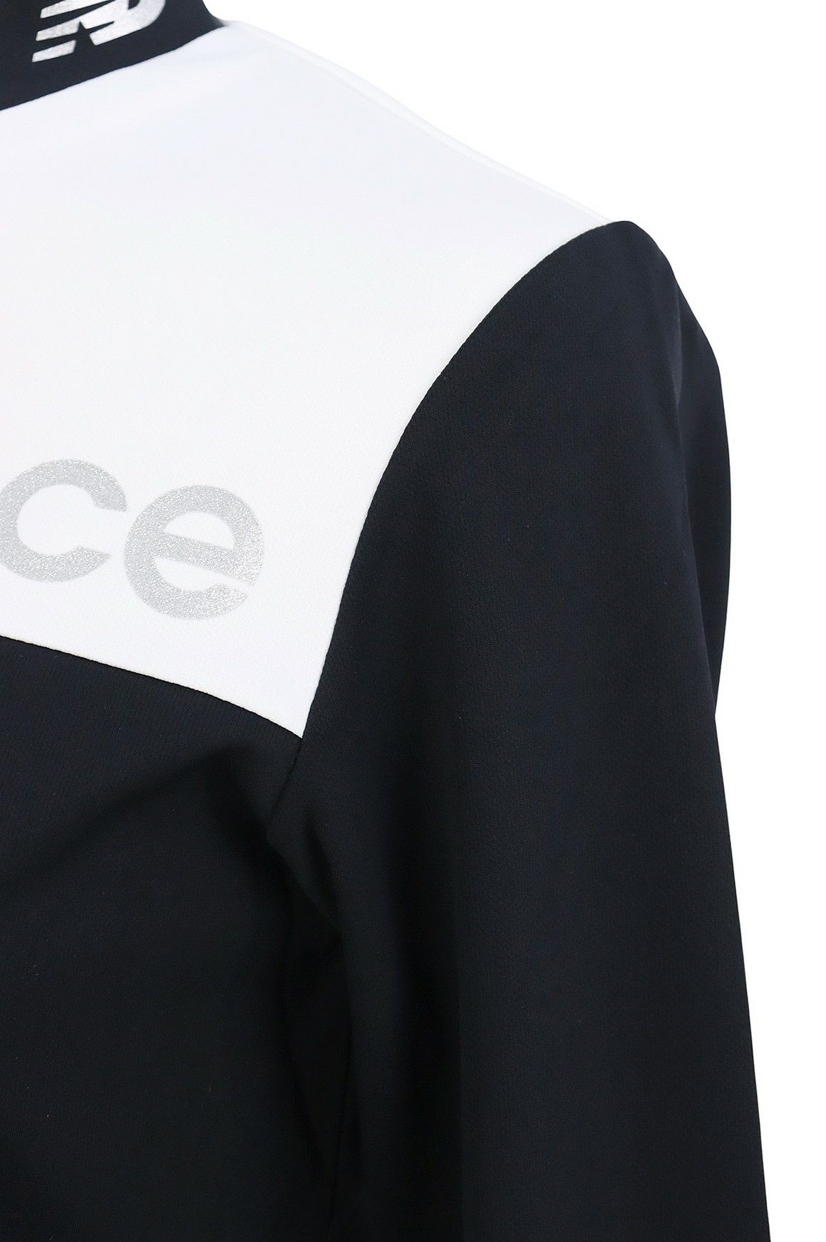 ニューバランスゴルフのハイネックシャツ