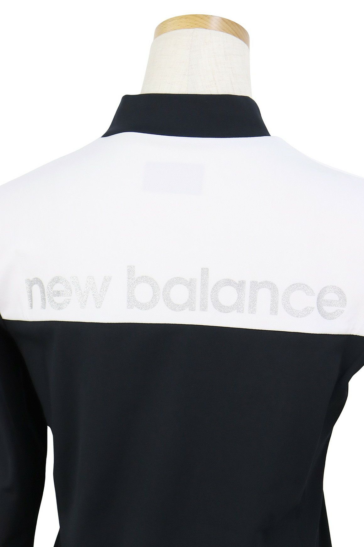 ニューバランスゴルフのハイネックシャツ