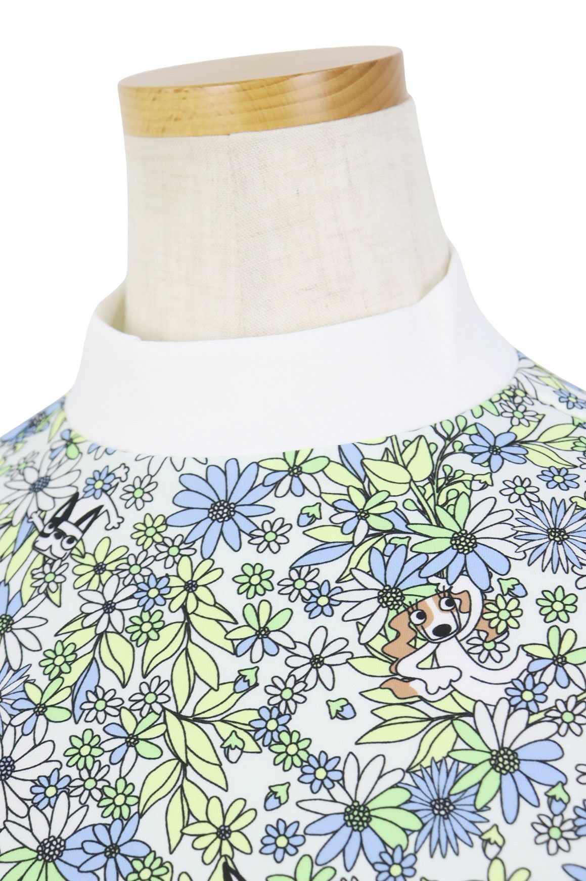 MUスポーツのハイネックシャツ