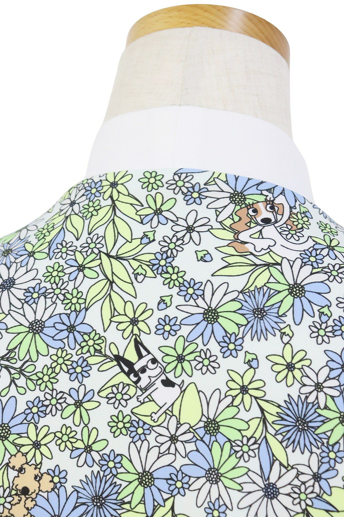 MUスポーツのハイネックシャツ