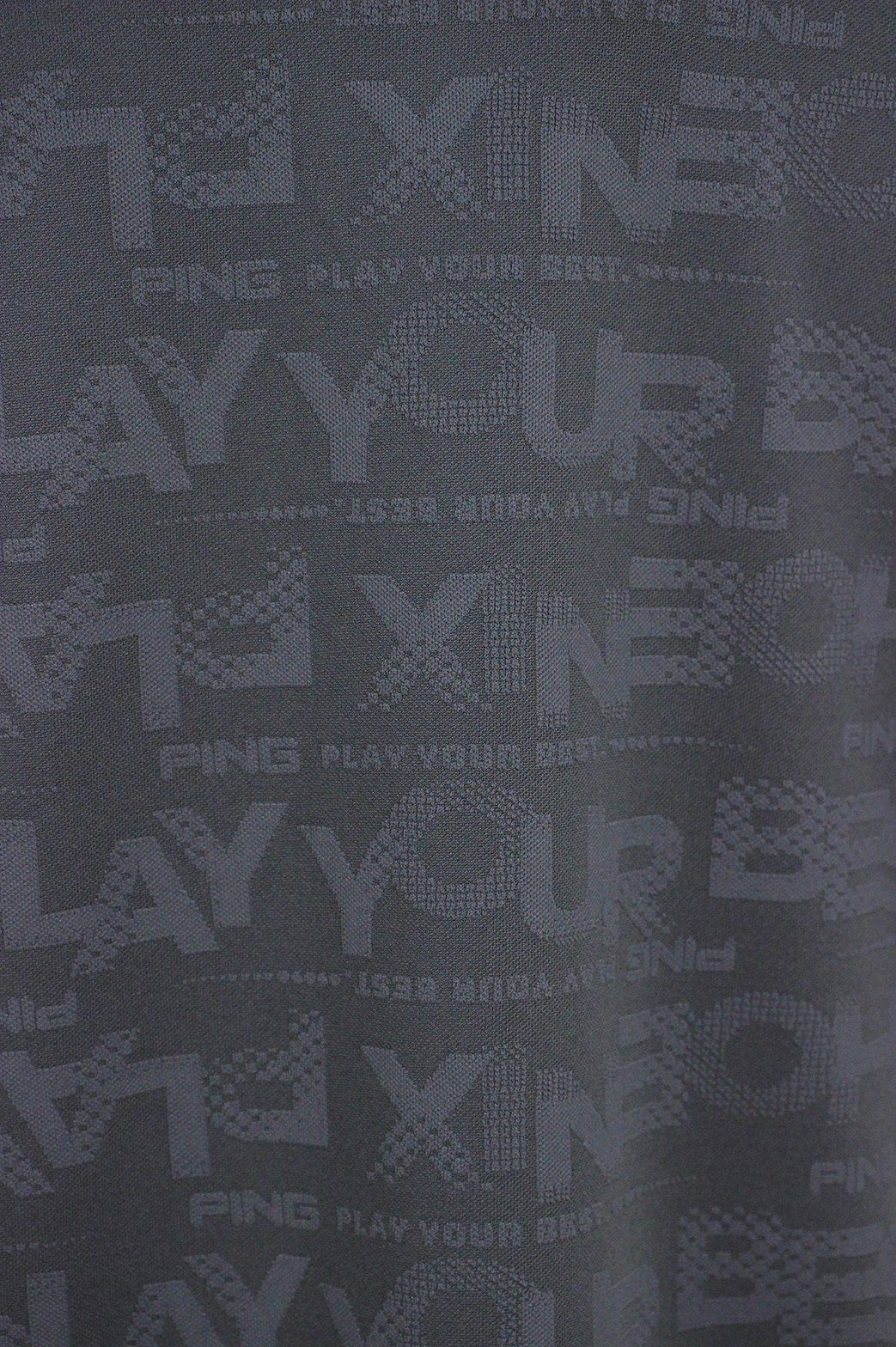 ピンのハイネックシャツ