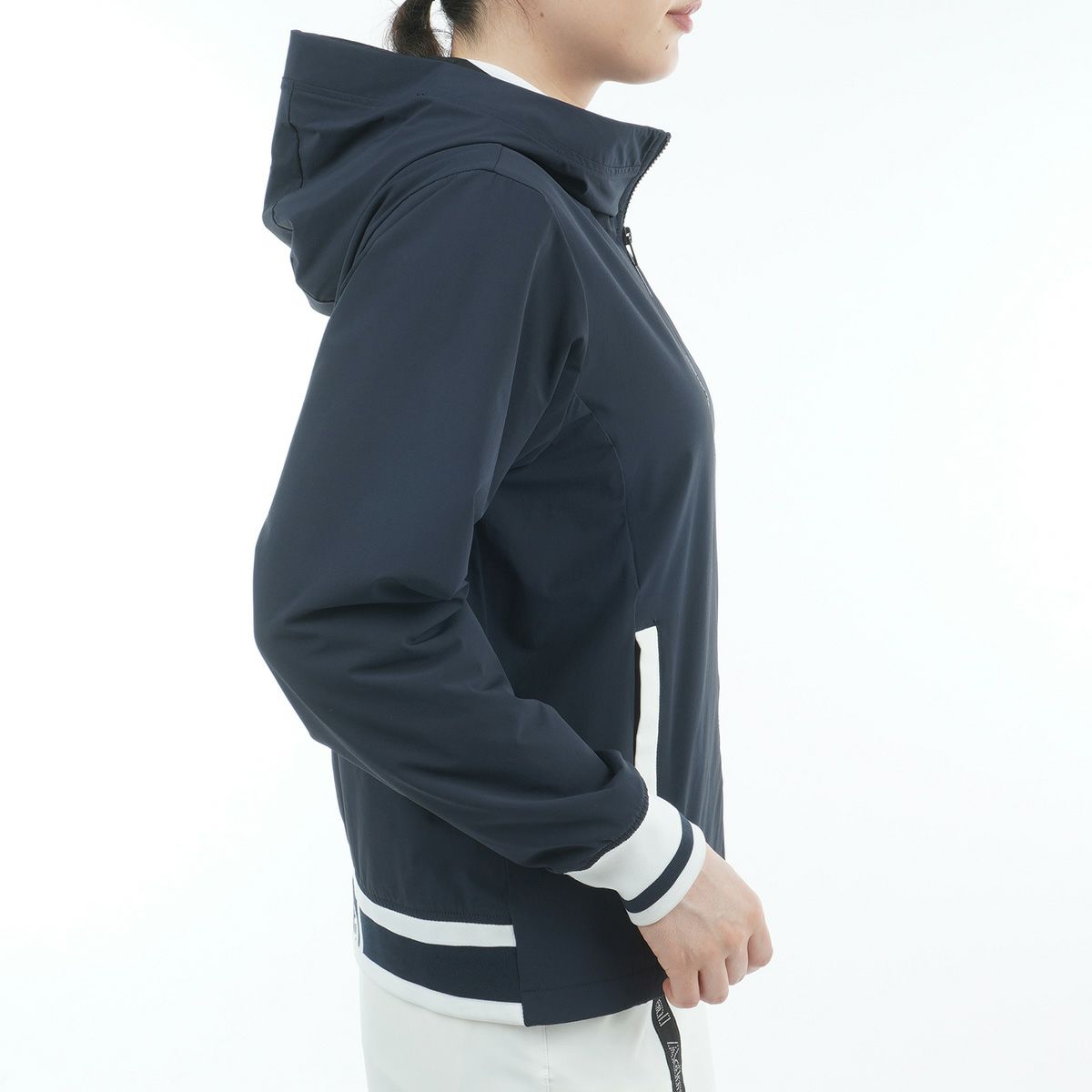 アドミラルゴルフのブルゾン