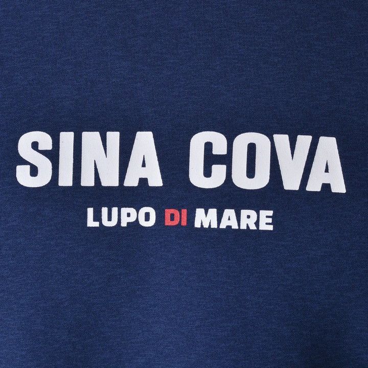 シナコバのパーカー