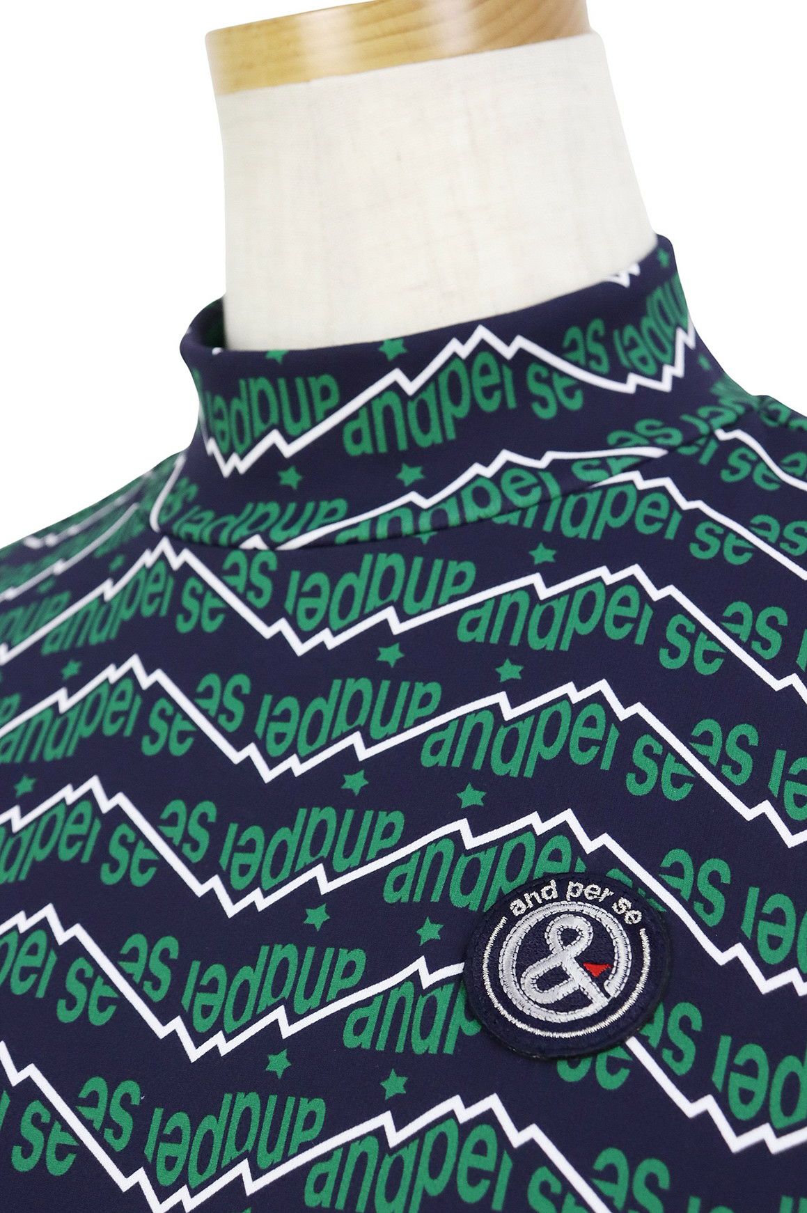 アンパスィのハイネックシャツ