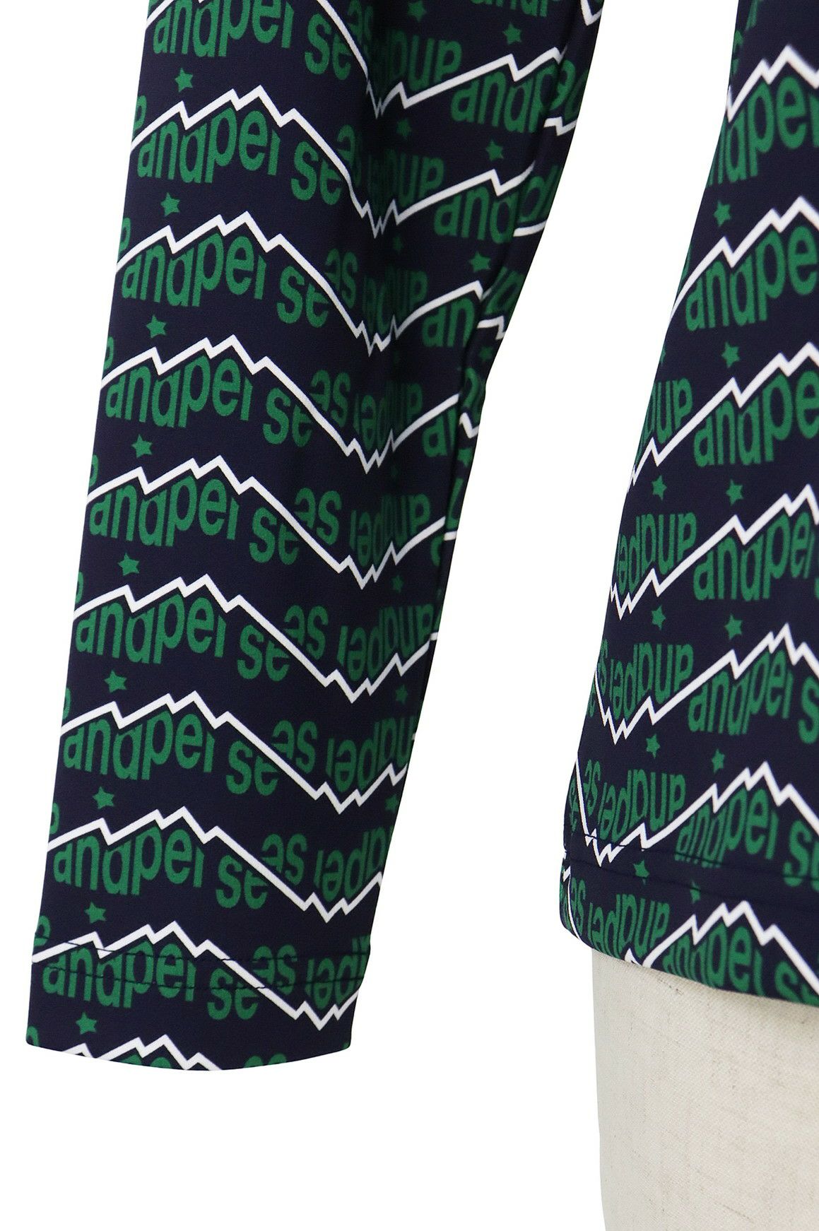 アンパスィのハイネックシャツ