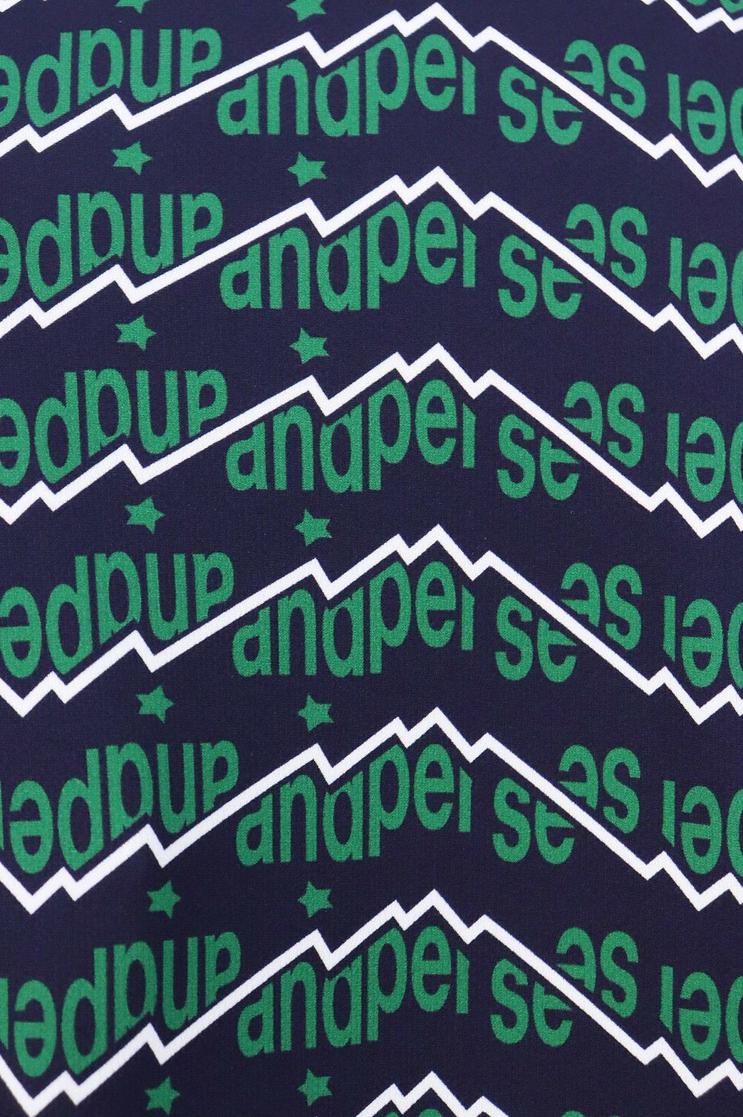 アンパスィのハイネックシャツ