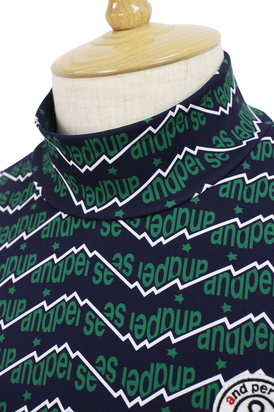 アンパスィのハイネックシャツ