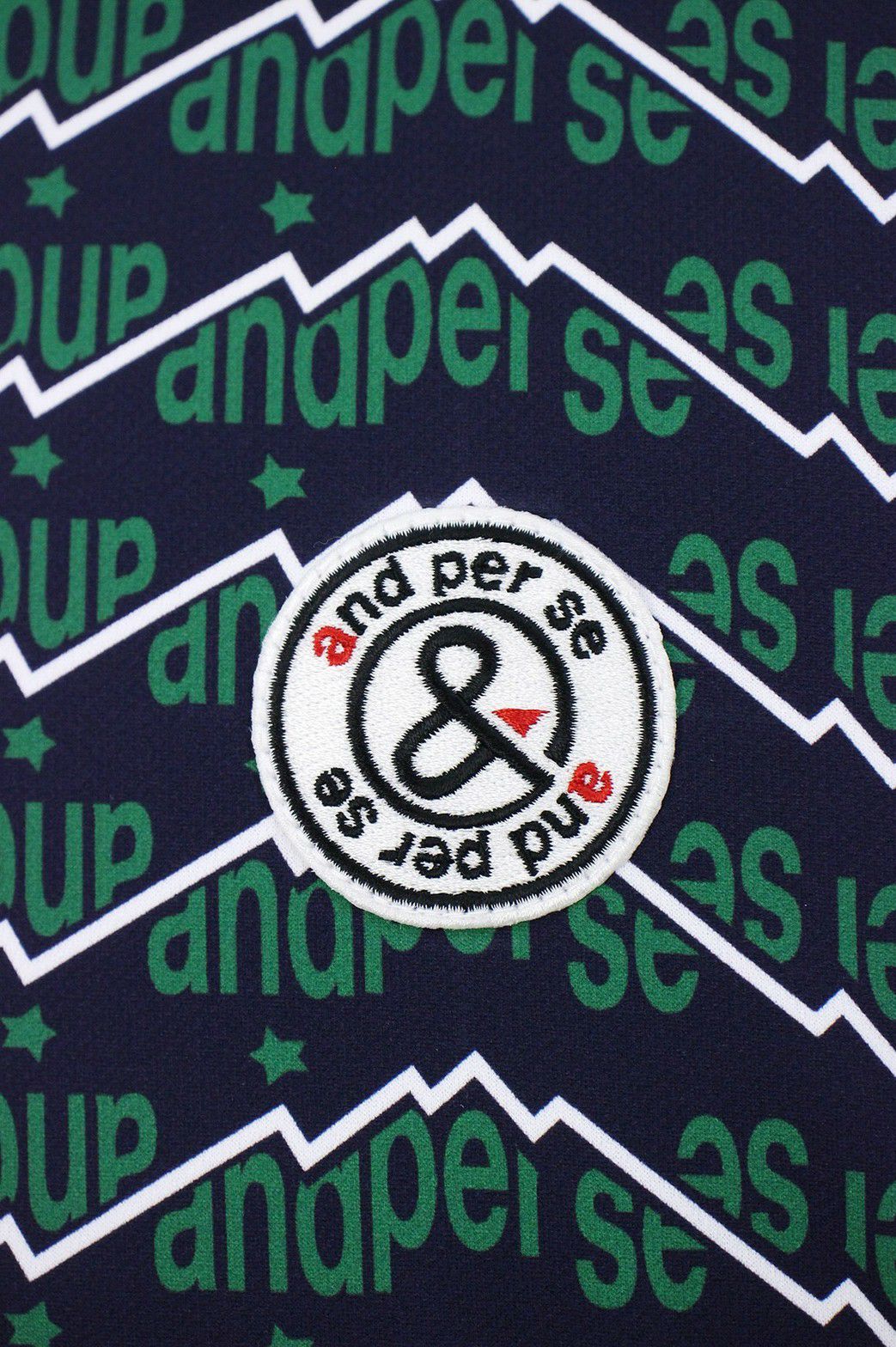 アンパスィのハイネックシャツ