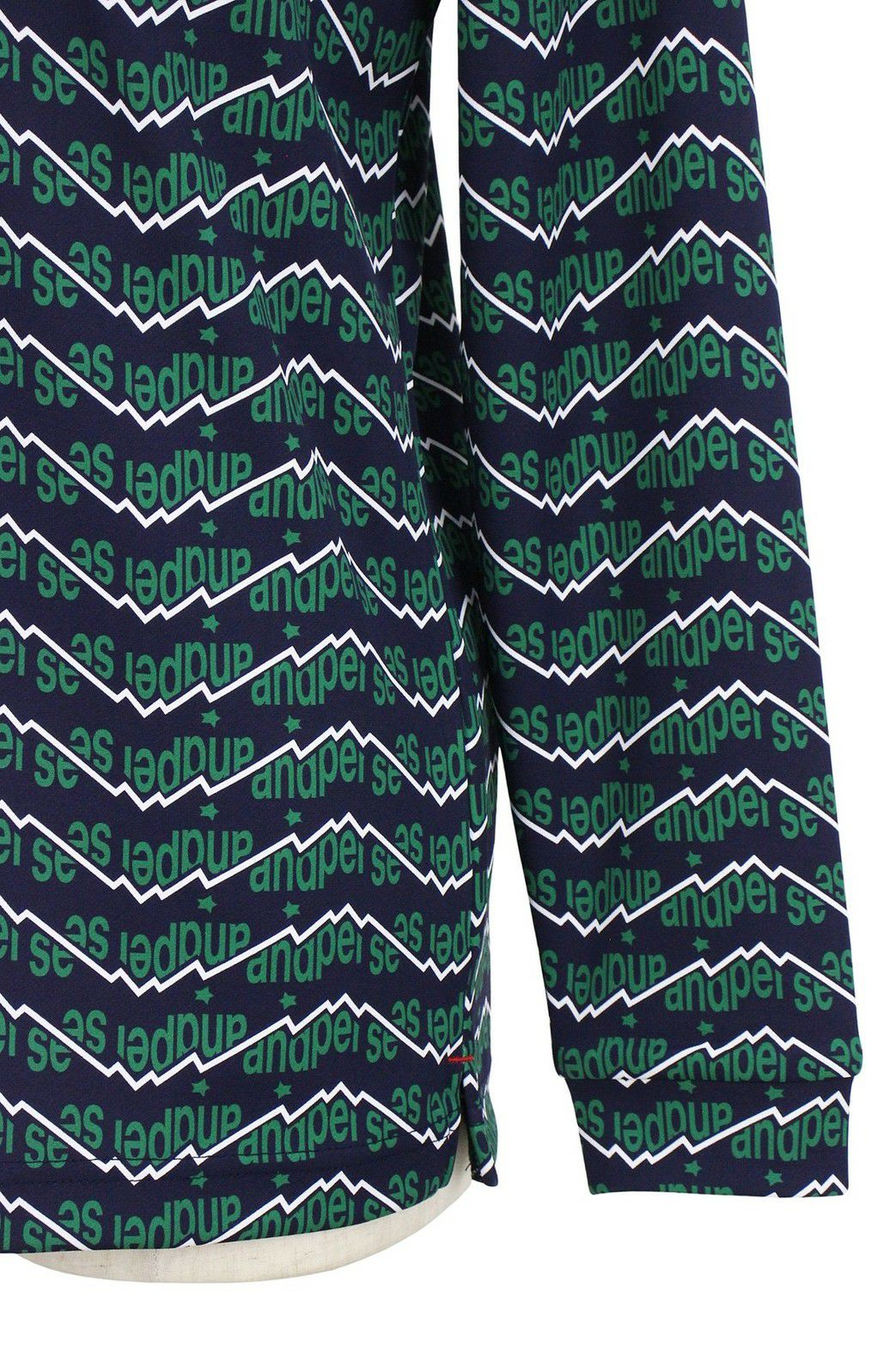 アンパスィのハイネックシャツ