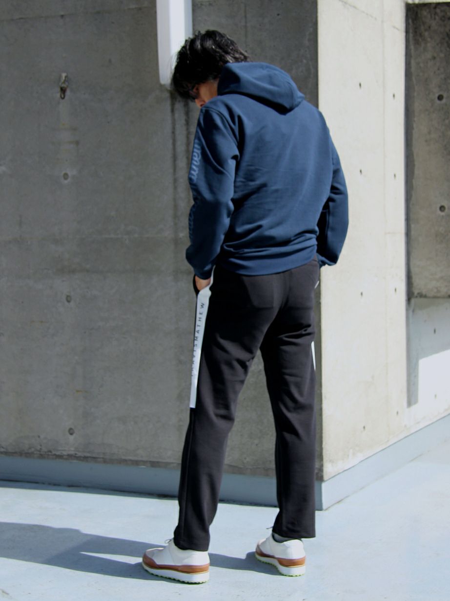 トラヴィスマシューのロングパンツ