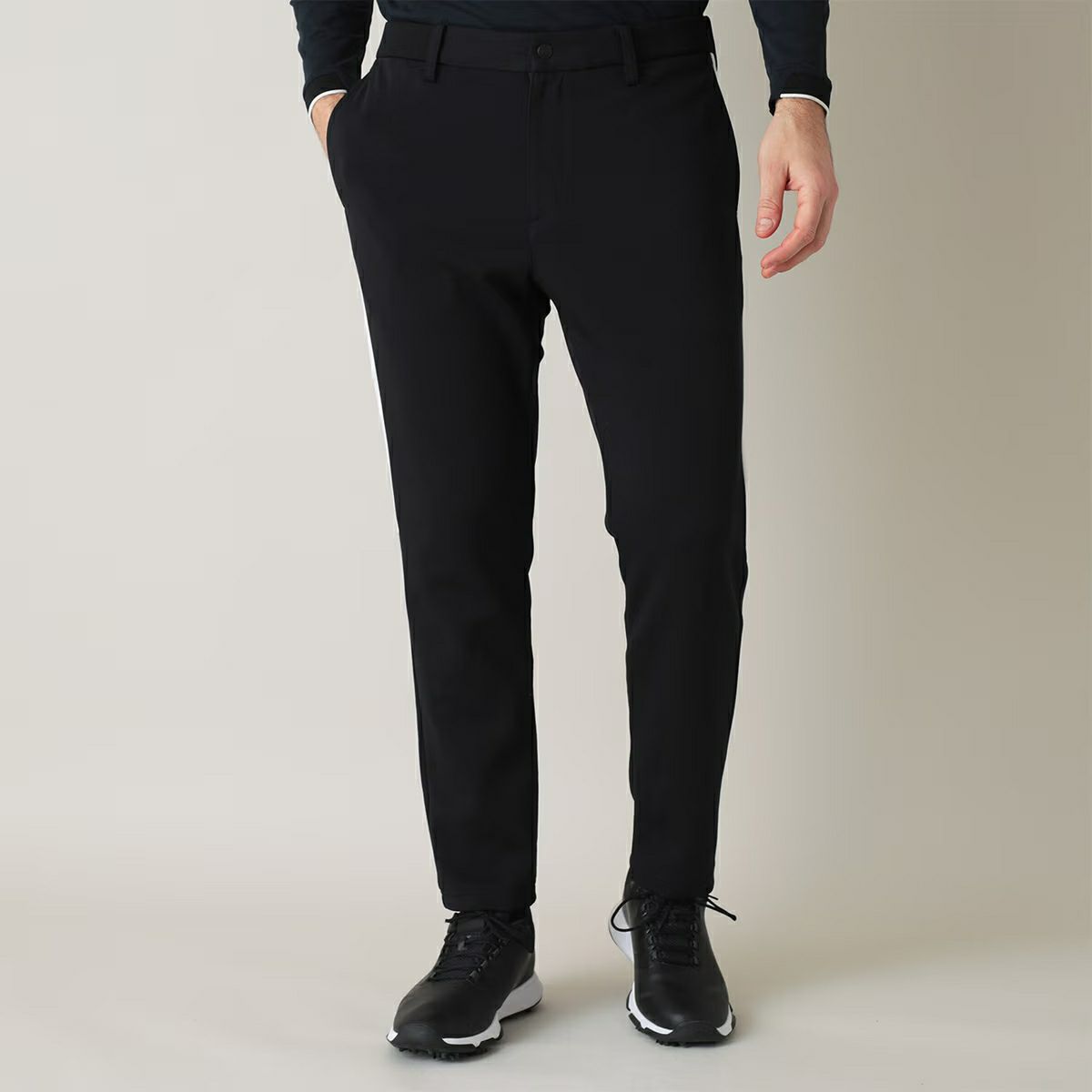 トラヴィスマシューのロングパンツ