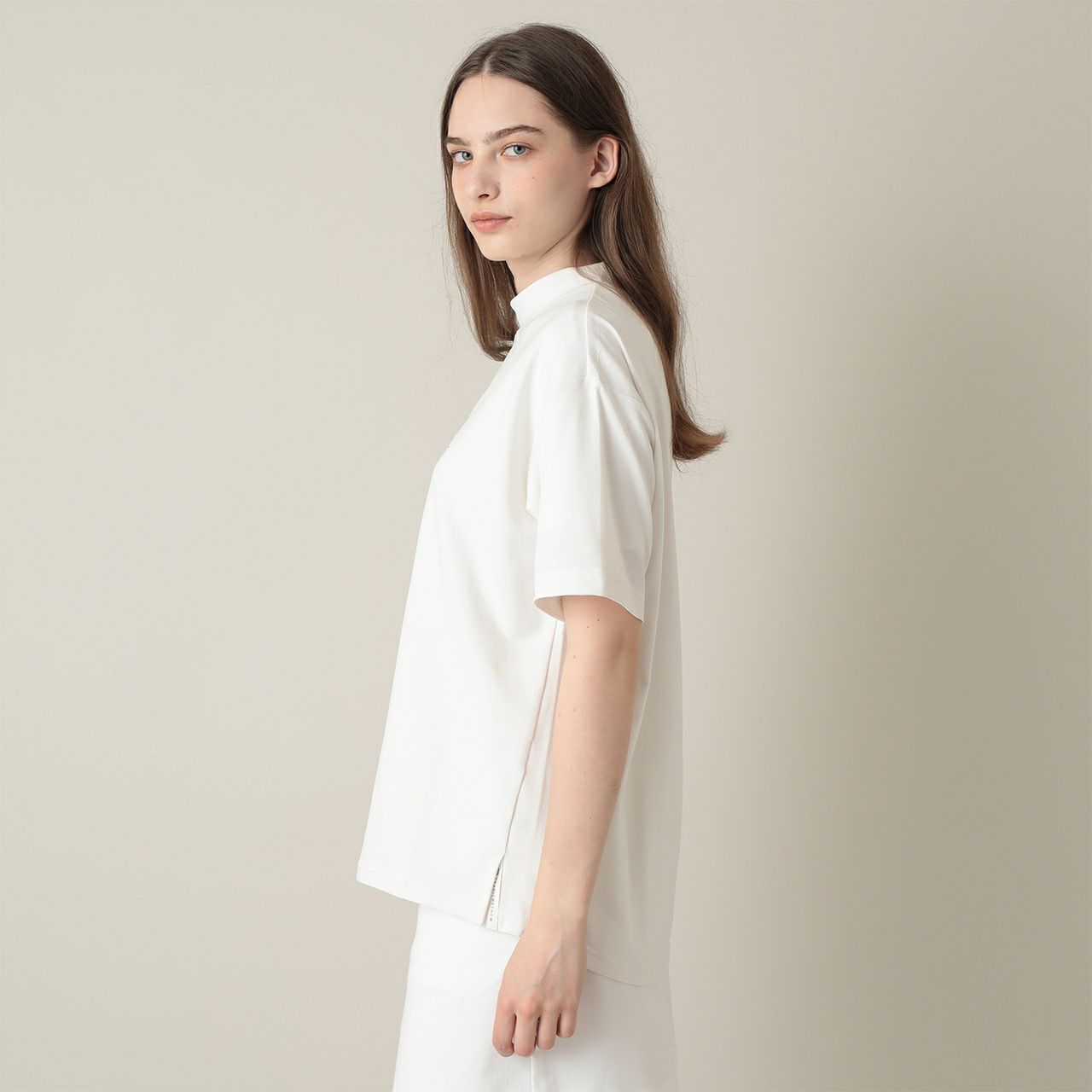 トラヴィスマシューのハイネックシャツ