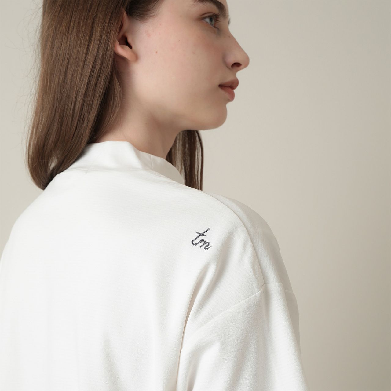 トラヴィスマシューのハイネックシャツ