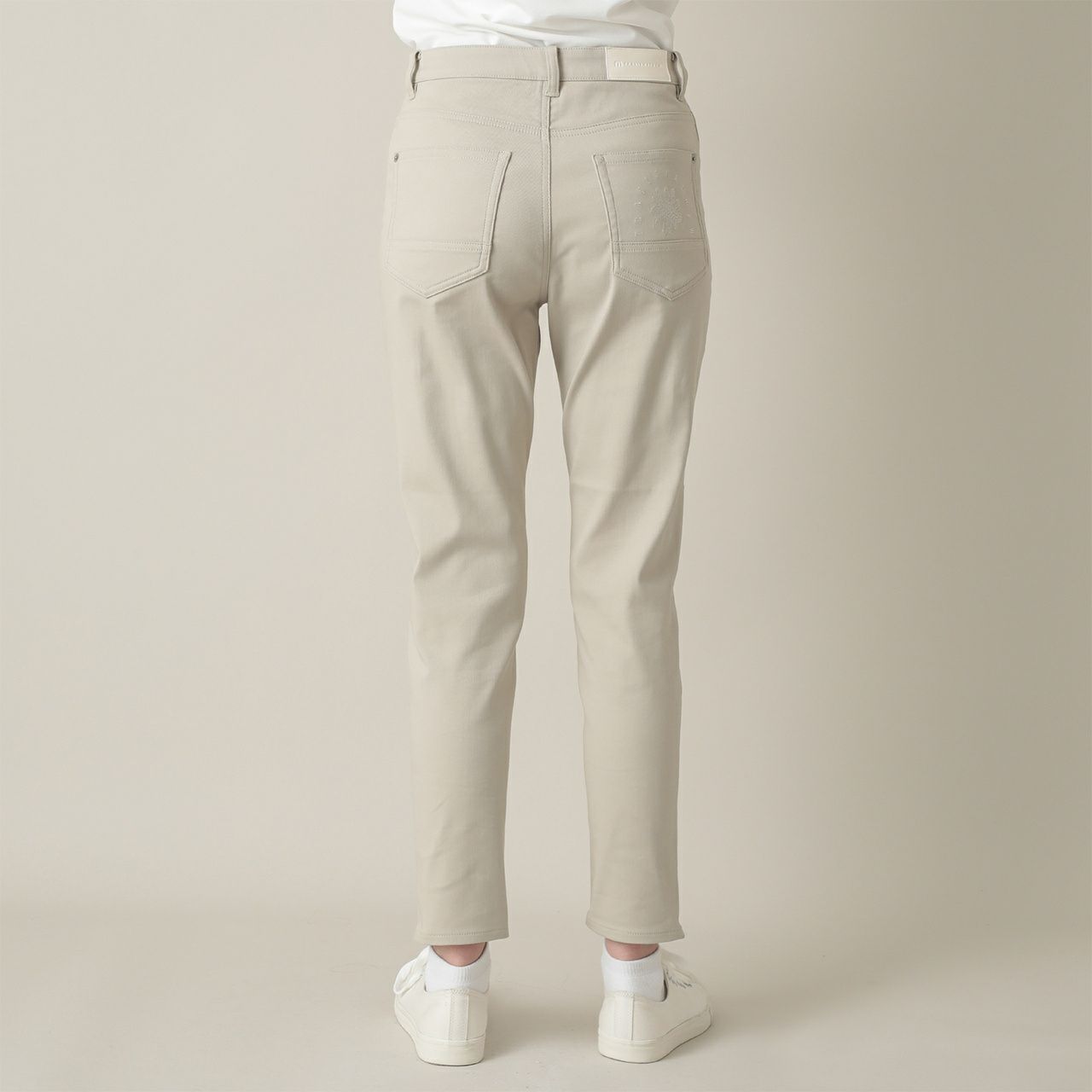 トラヴィスマシューのロングパンツ