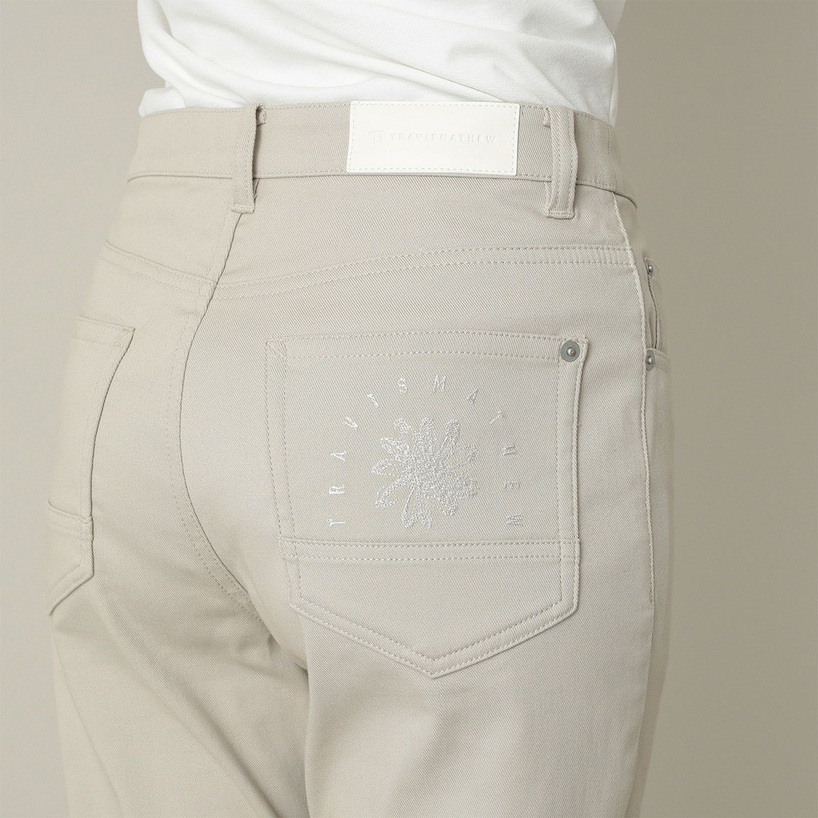 トラヴィスマシューのロングパンツ