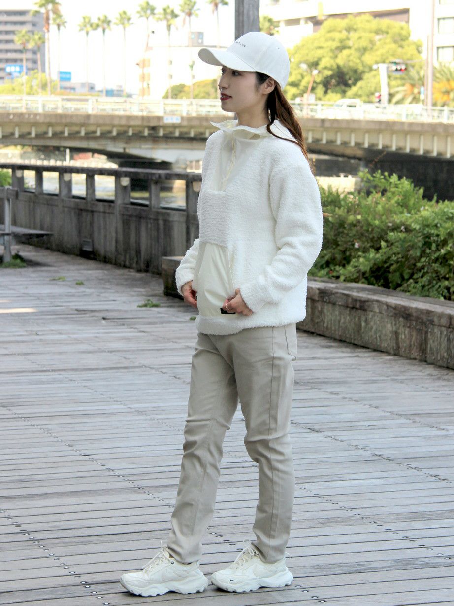 トラヴィスマシューのロングパンツ