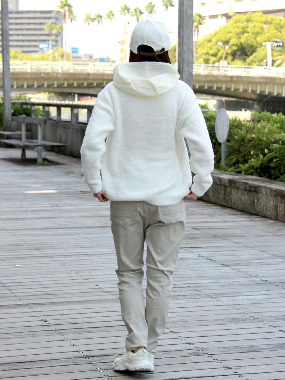 トラヴィスマシューのロングパンツ