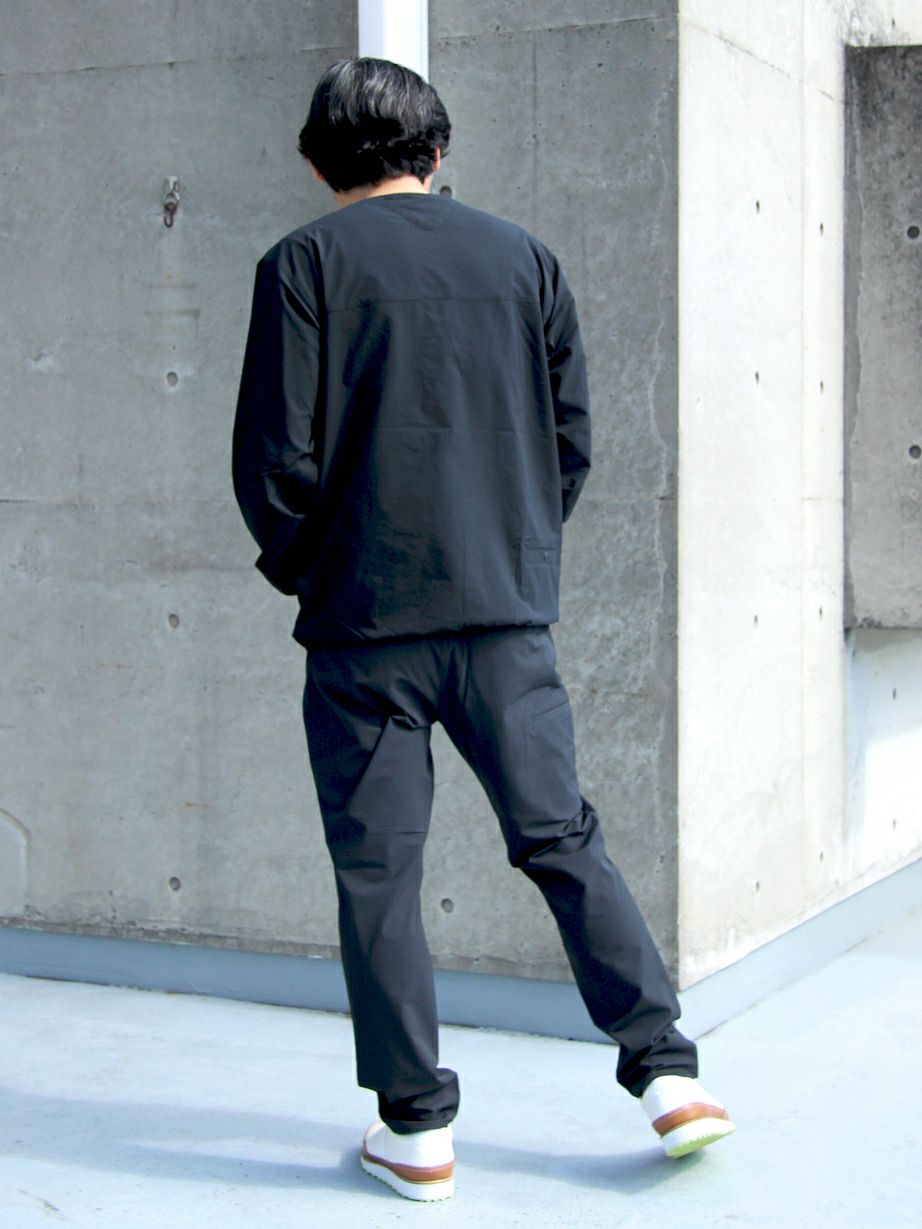 トラヴィスマシューのブルゾン