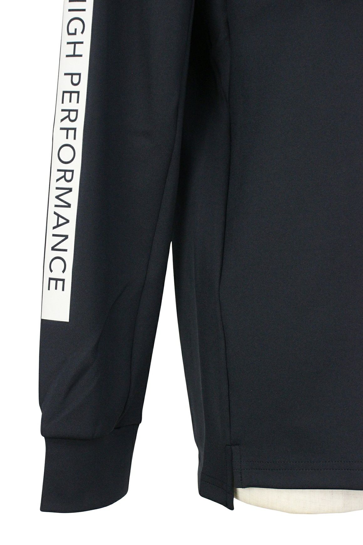 ケースリービーゼロのハイネックシャツ