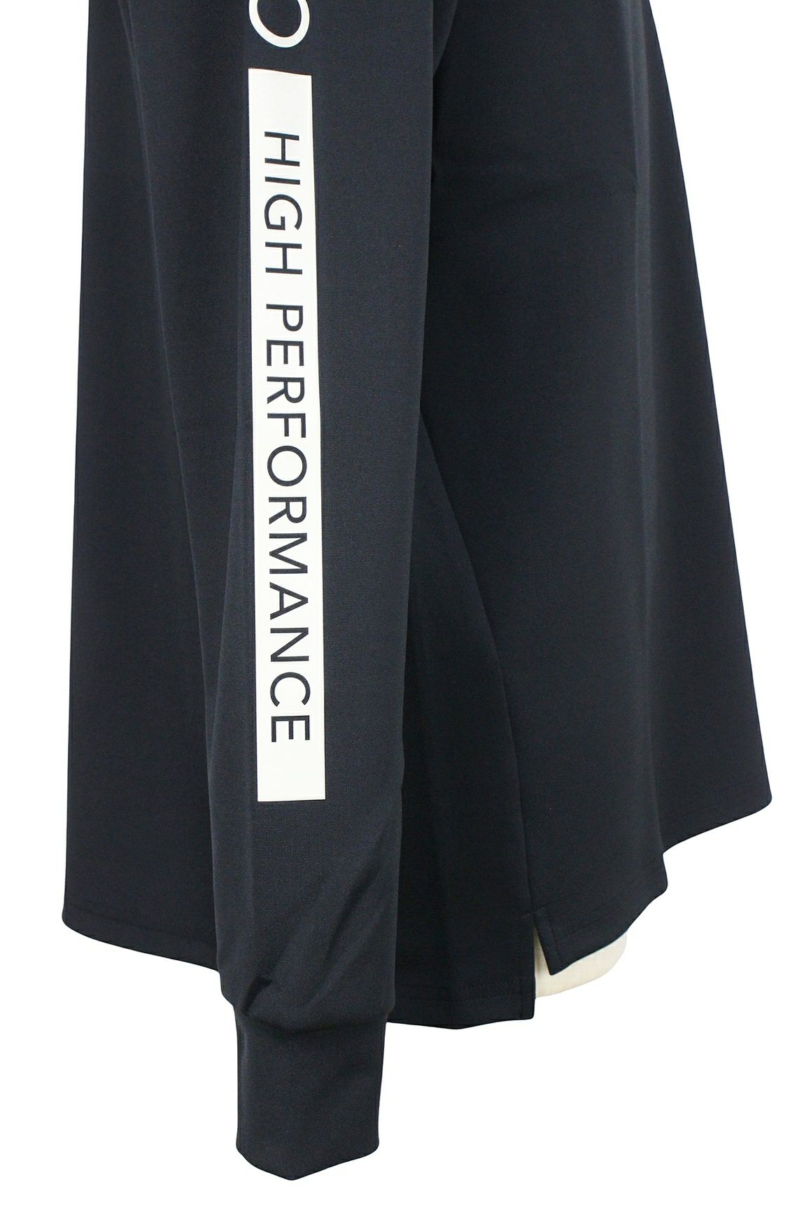 ケースリービーゼロのハイネックシャツ