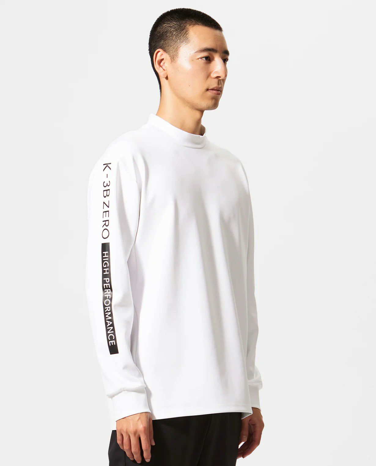 ケースリービーゼロのハイネックシャツ