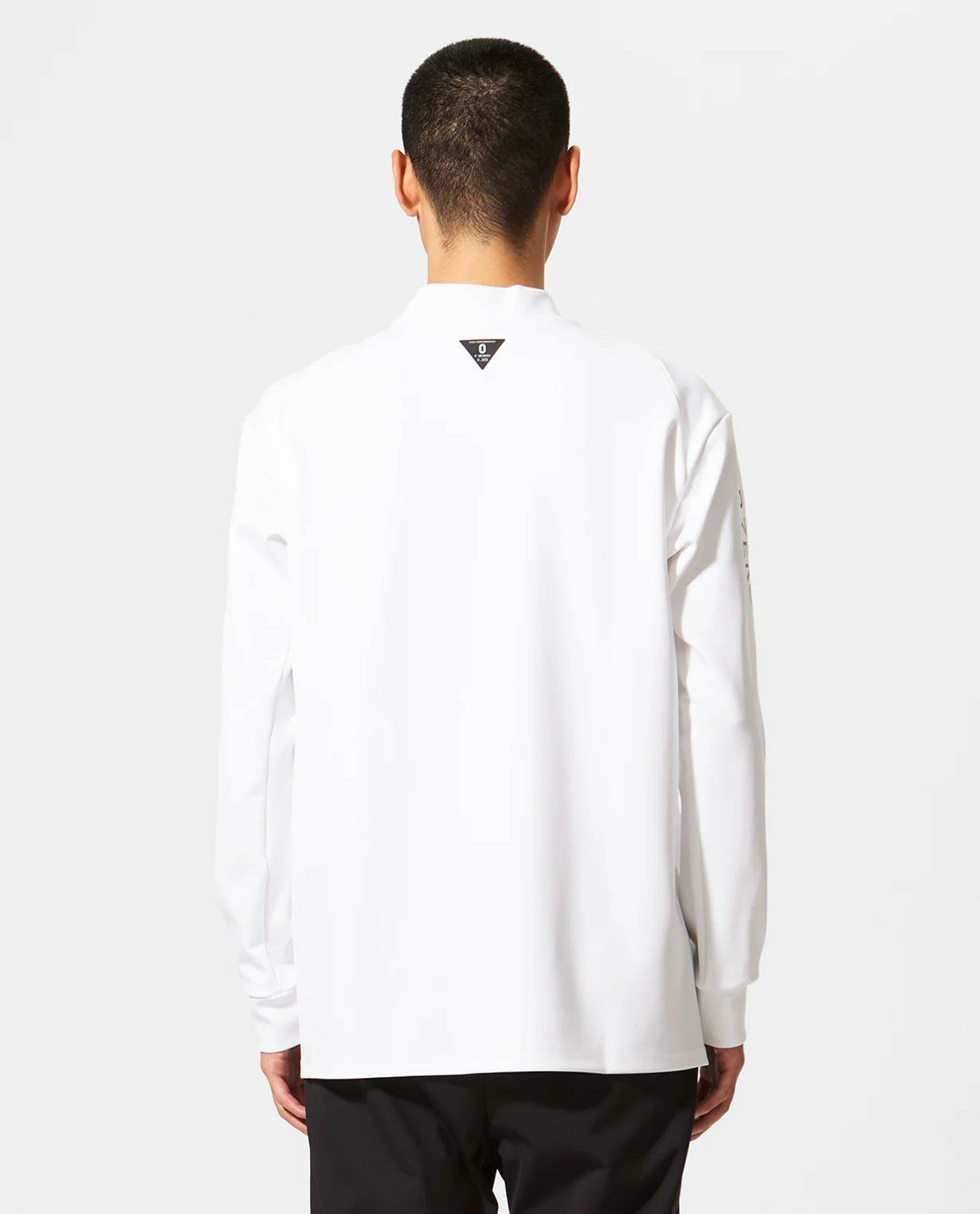 ケースリービーゼロのハイネックシャツ