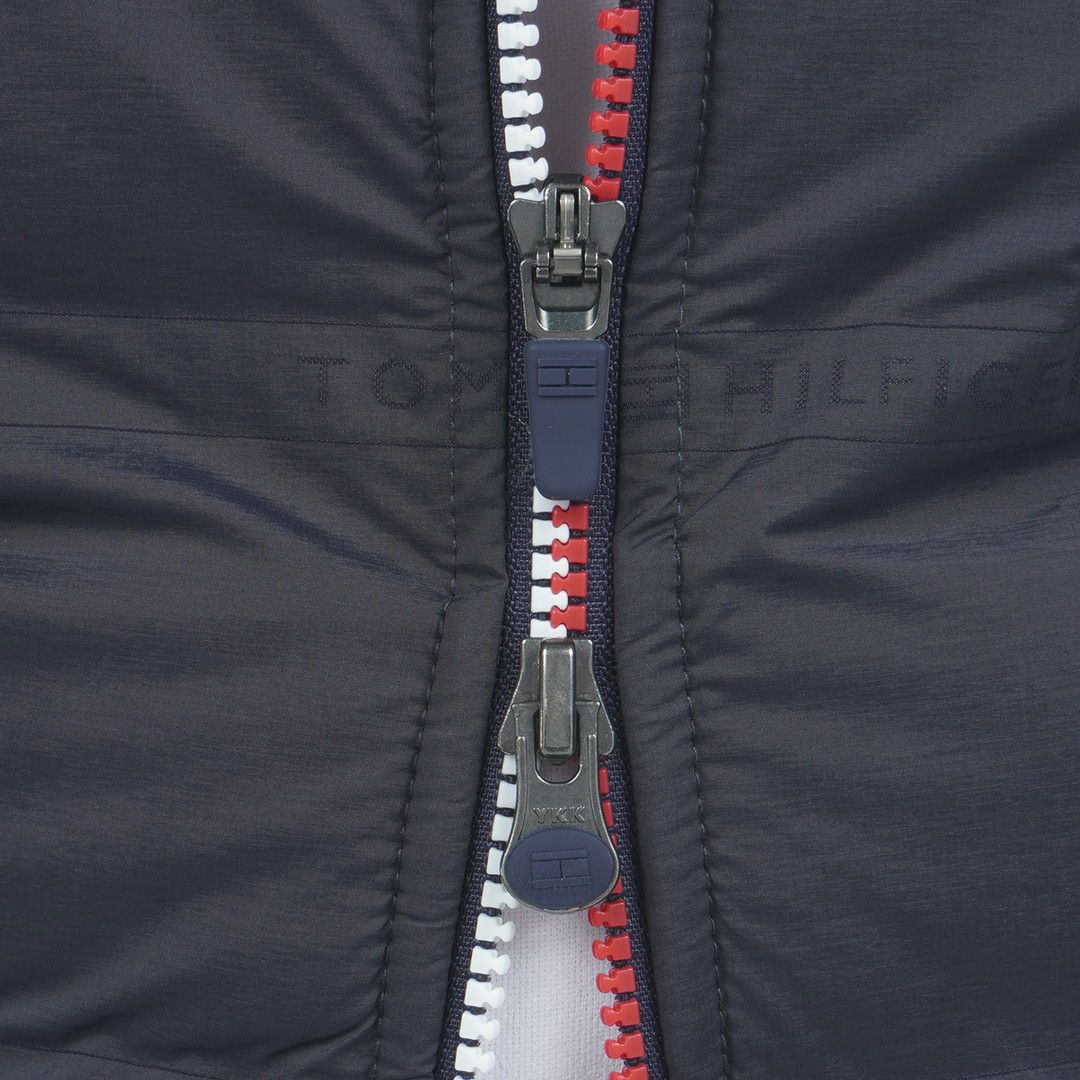 トミーヒルフィガーのブルゾン