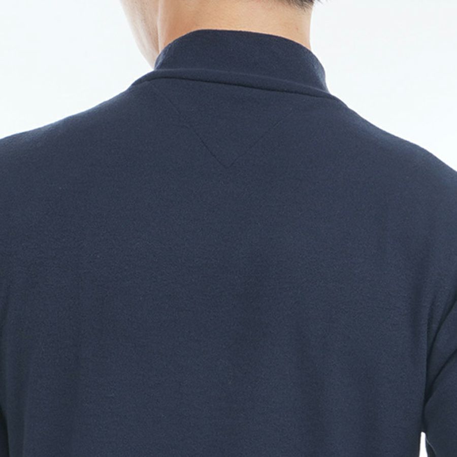 トミーヒルフィガーのハイネックシャツ