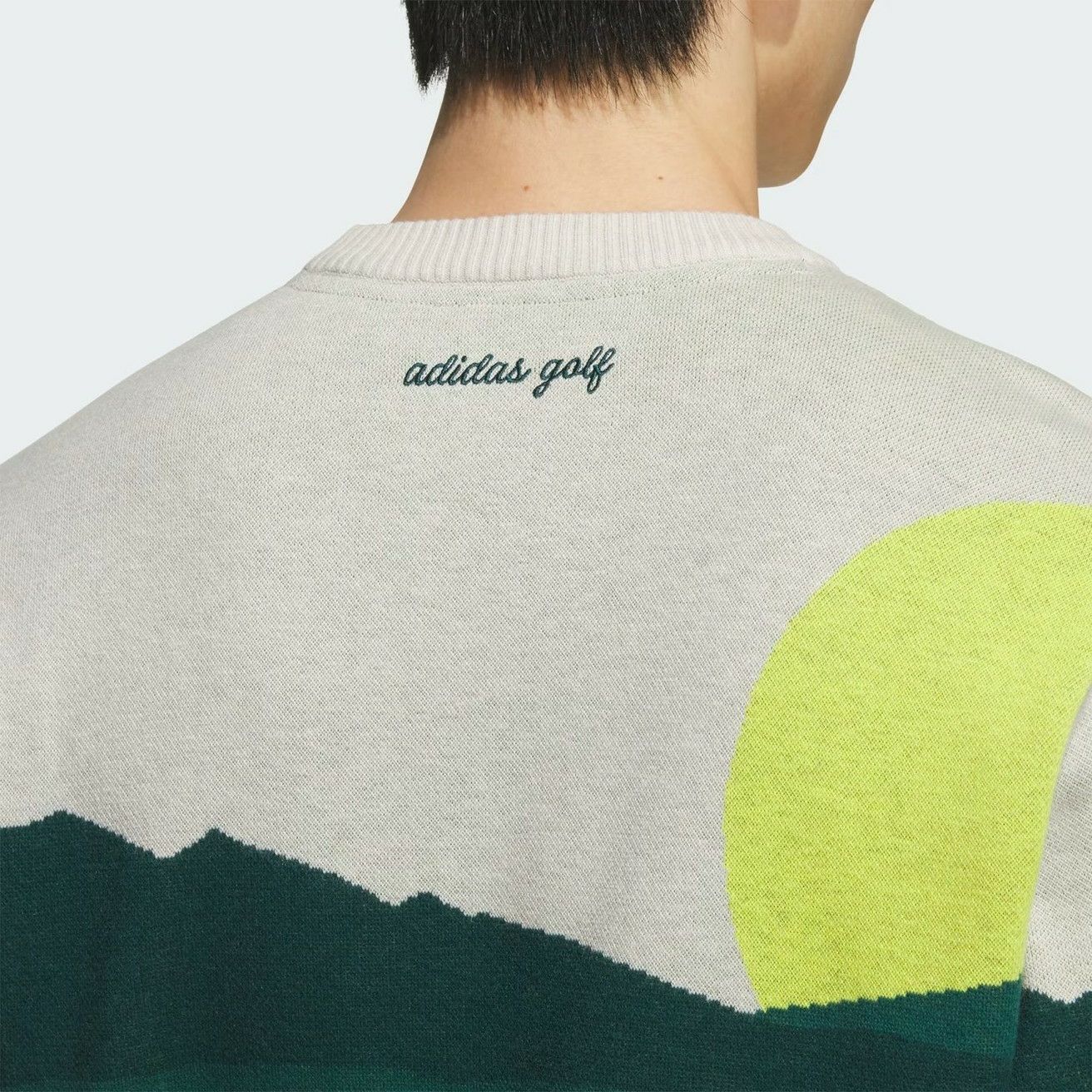 アディダスのセーター