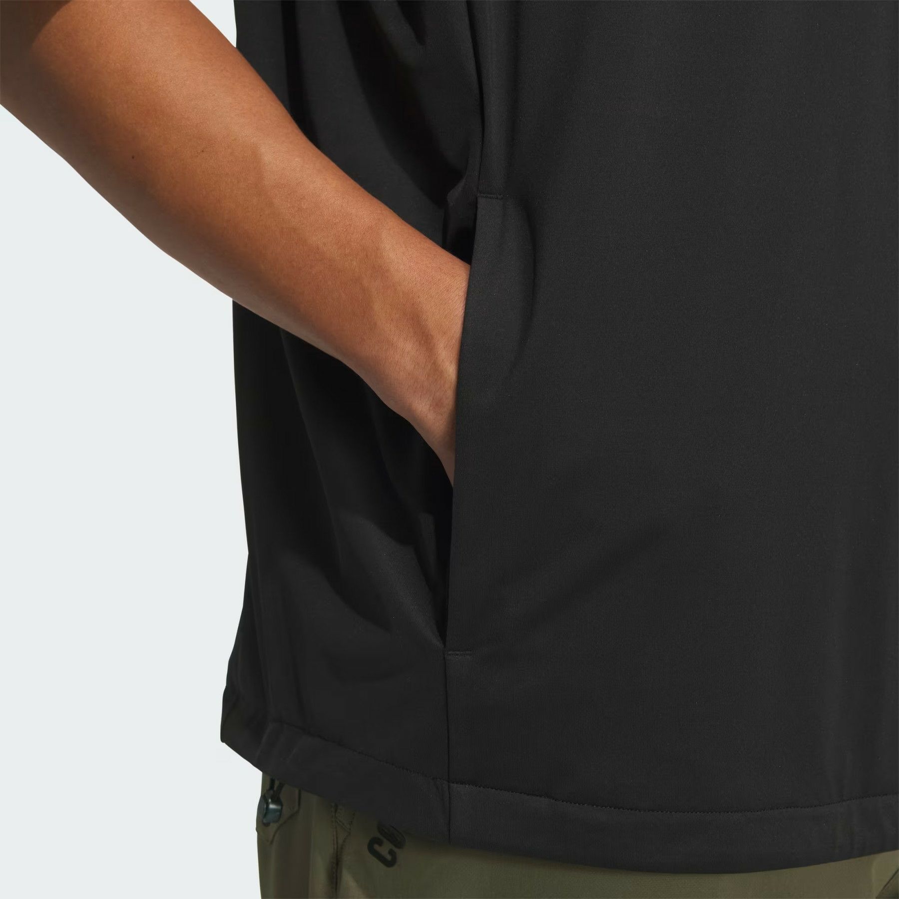 アディダスのブルゾン