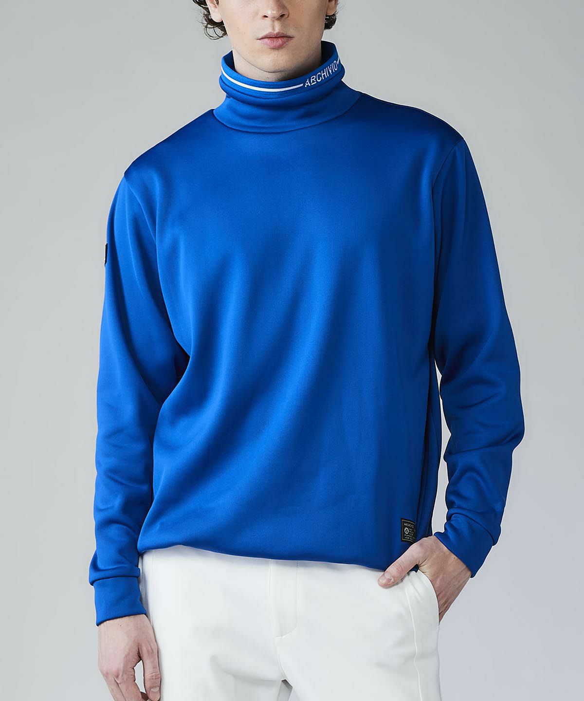 アルチビオのハイネックシャツ