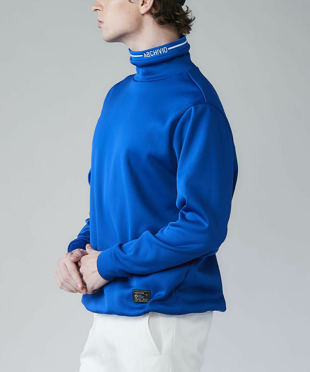 アルチビオのハイネックシャツ