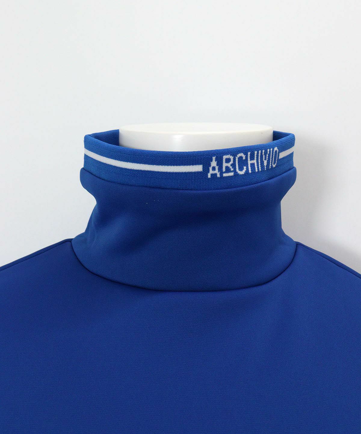 アルチビオのハイネックシャツ