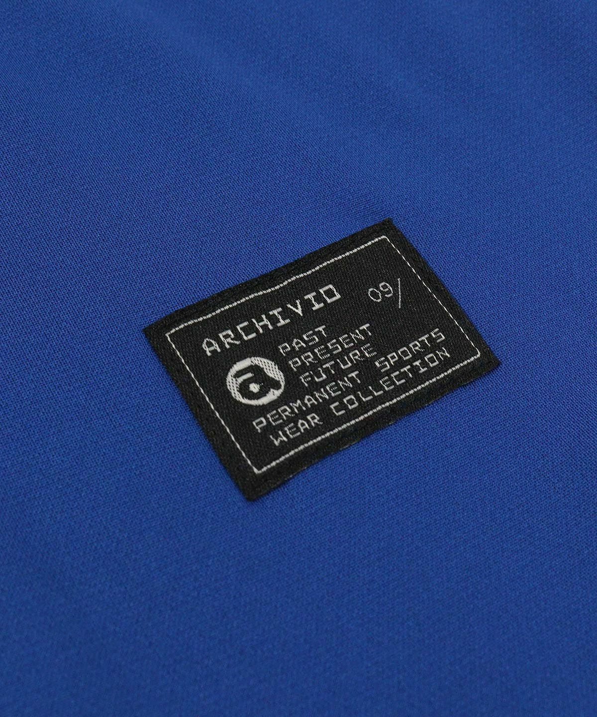 アルチビオのハイネックシャツ