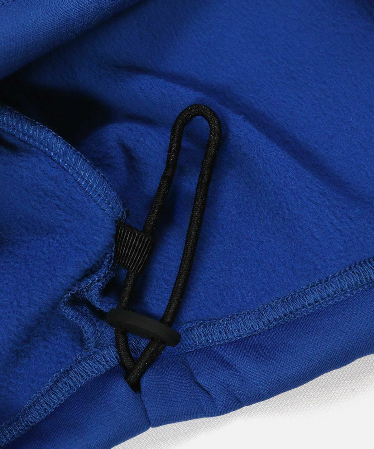 アルチビオのハイネックシャツ