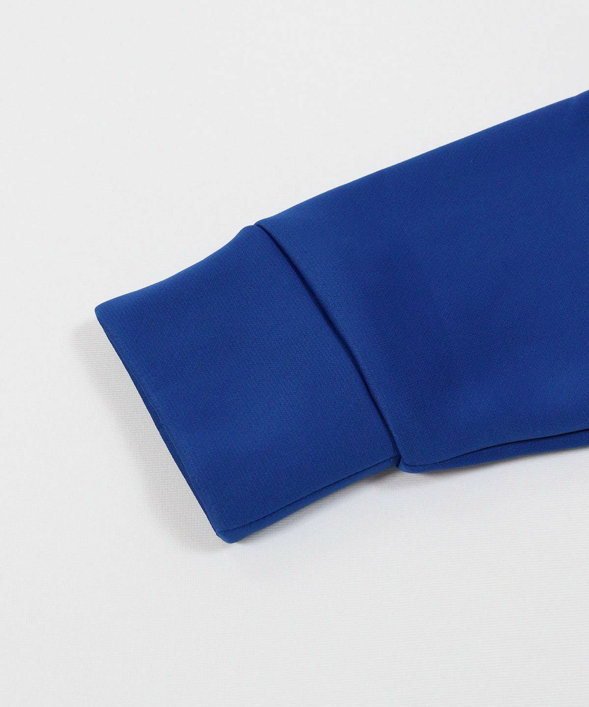 アルチビオのハイネックシャツ