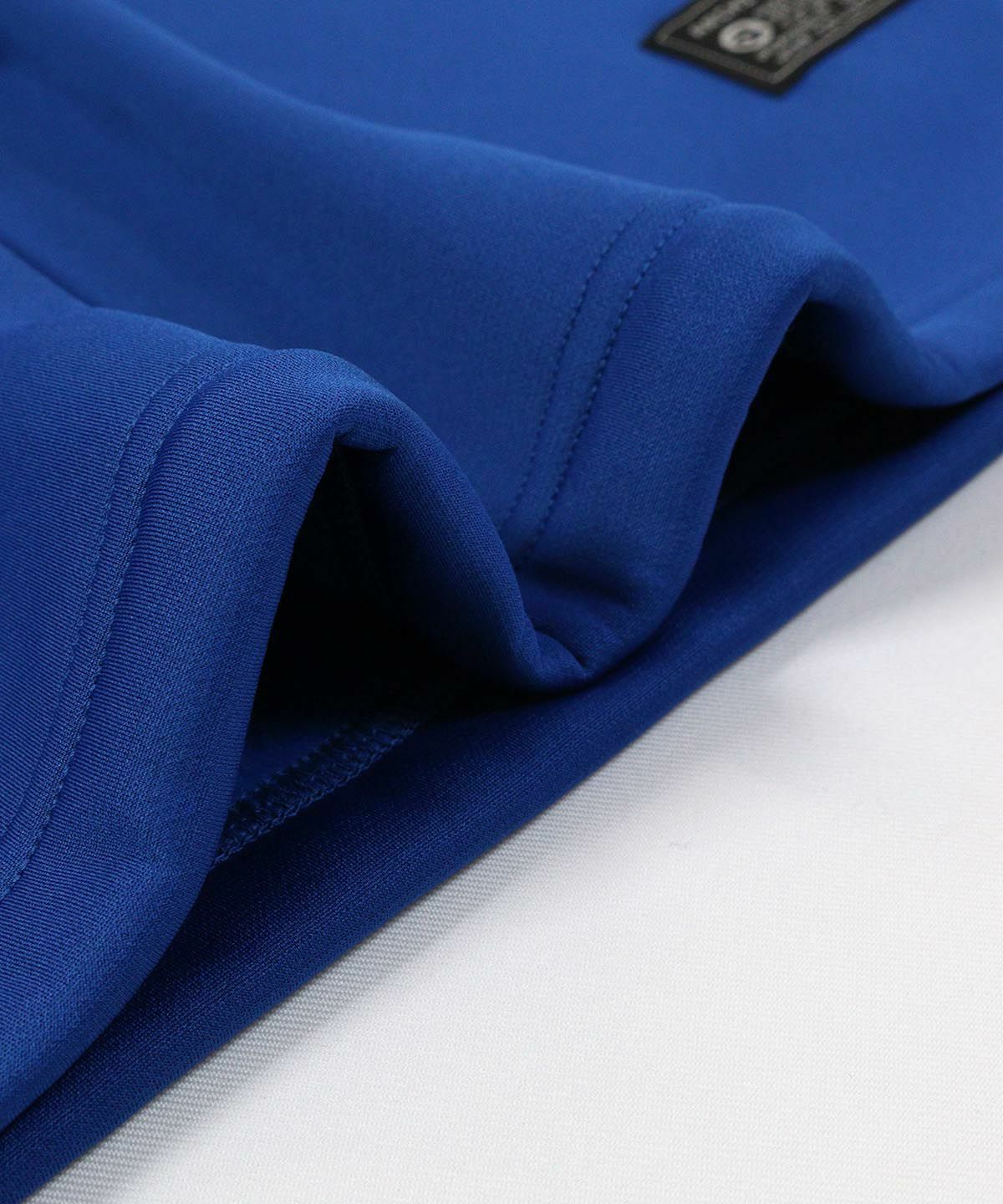 アルチビオのハイネックシャツ