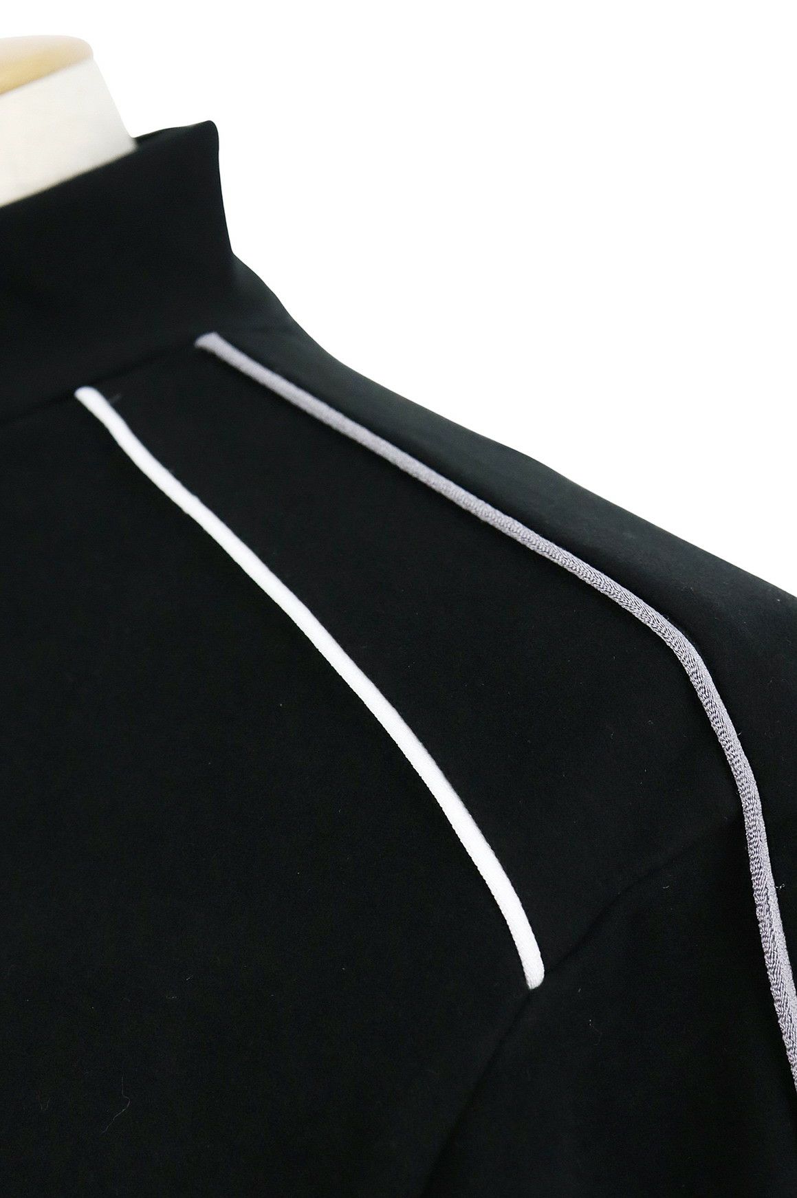 アルチビオのハイネックシャツ