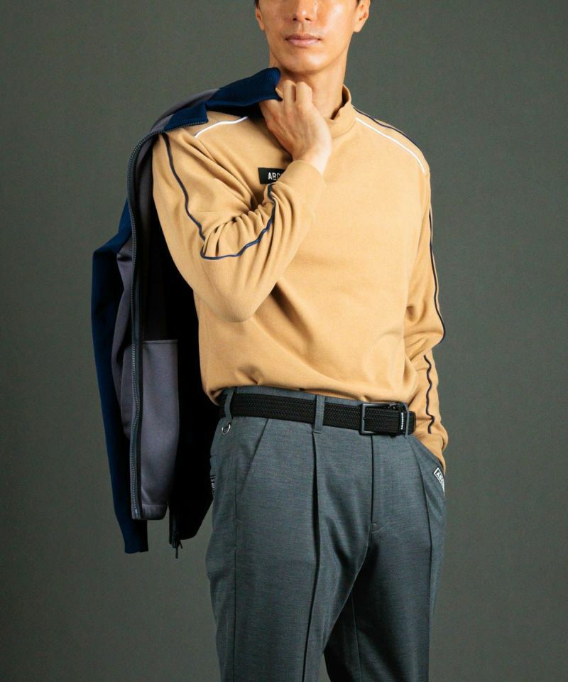 アルチビオのハイネックシャツ