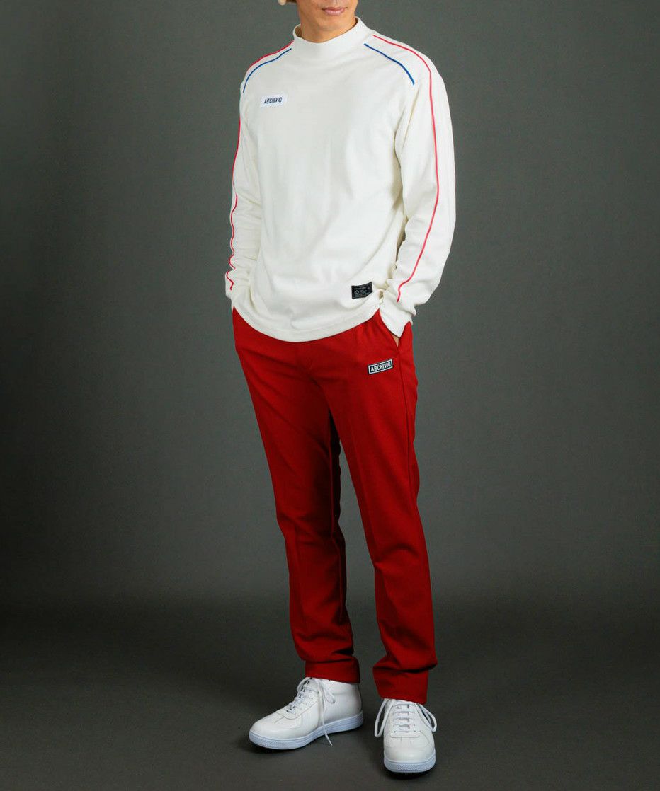 アルチビオのハイネックシャツ