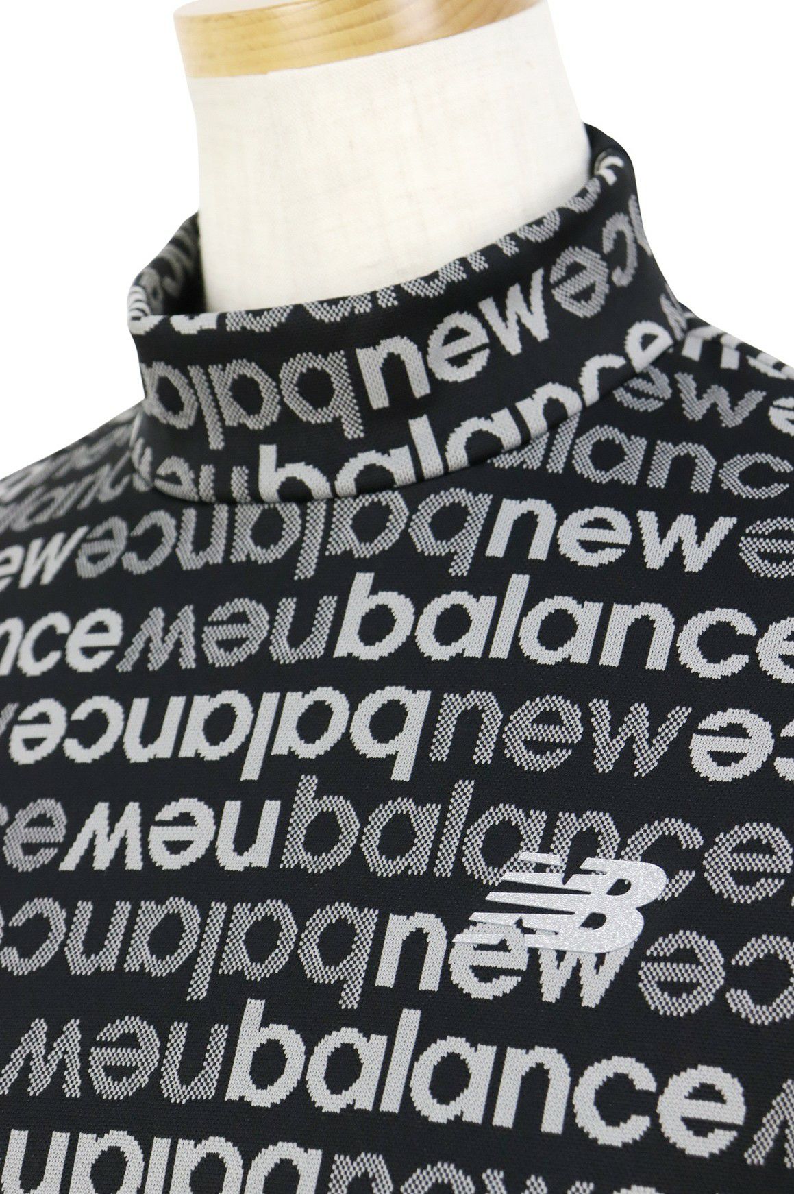 ニューバランスゴルフのハイネックシャツ