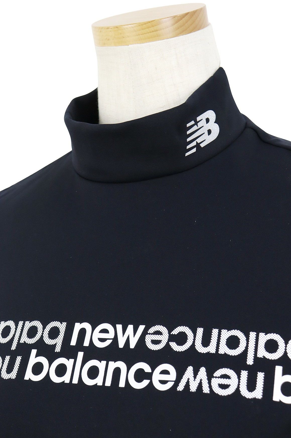 ニューバランスゴルフのハイネックシャツ