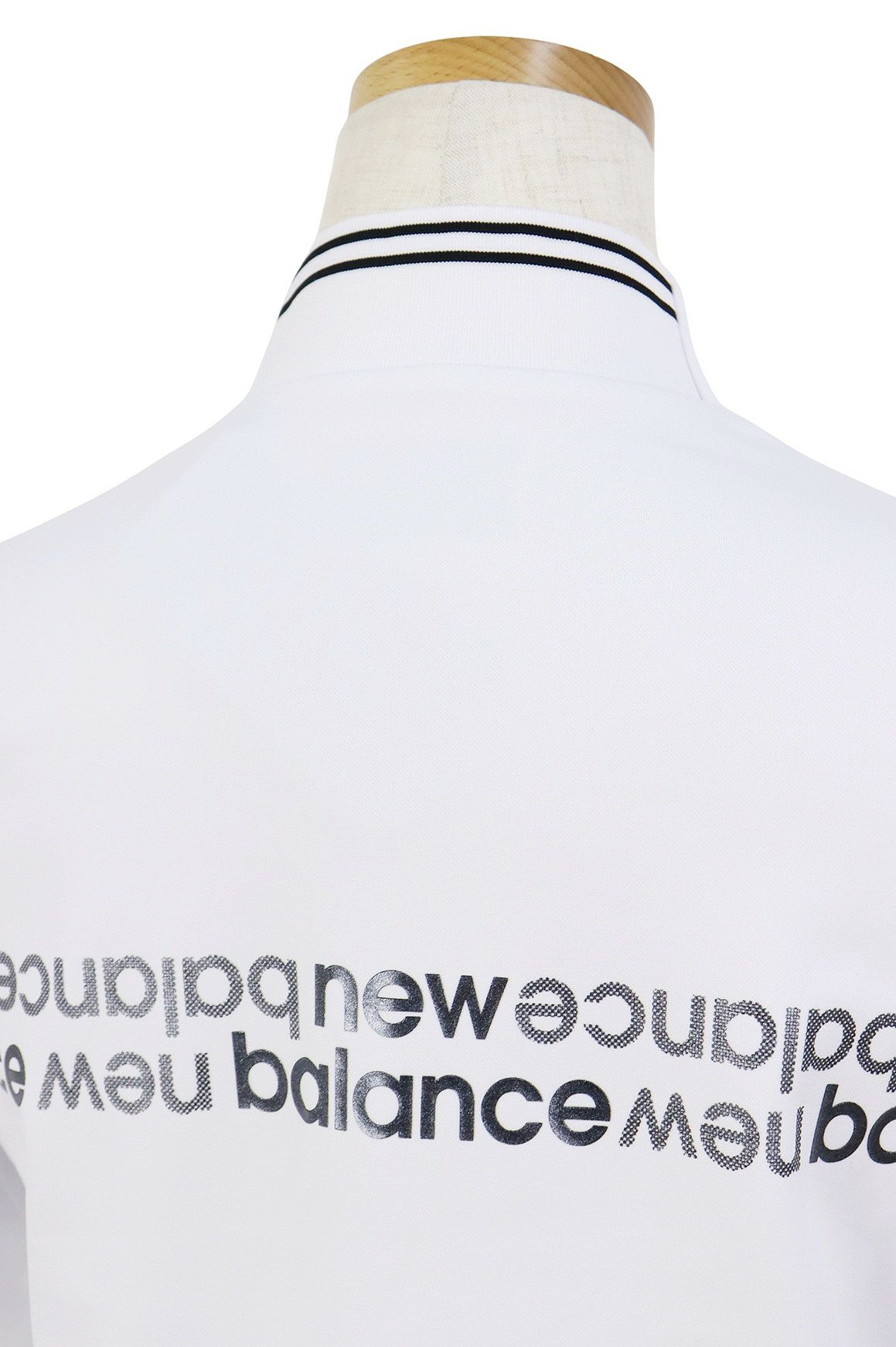 ニューバランスゴルフのハイネックシャツ