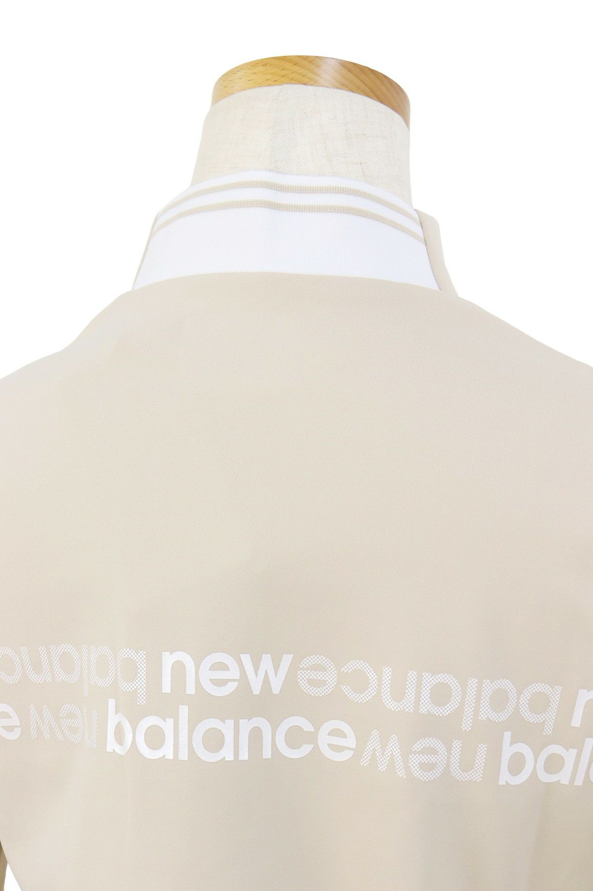 ニューバランスゴルフのハイネックシャツ