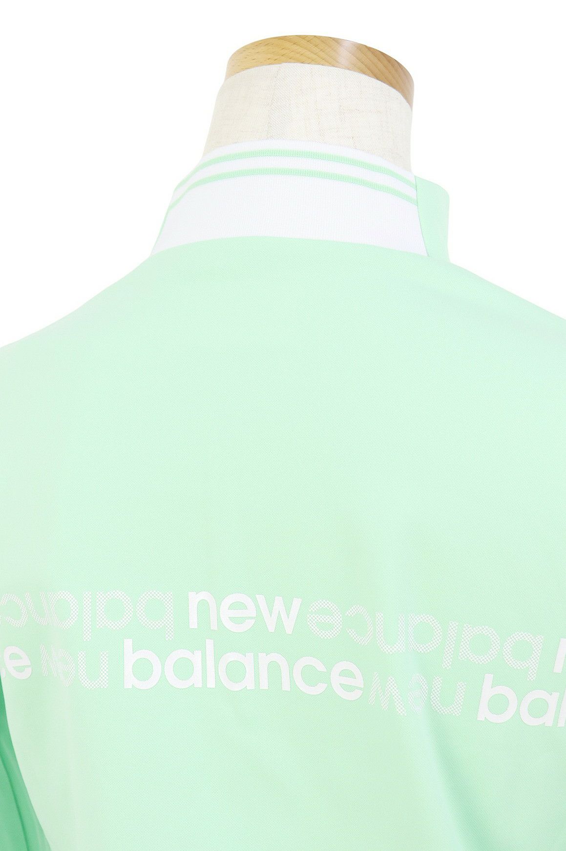 ニューバランスゴルフのハイネックシャツ