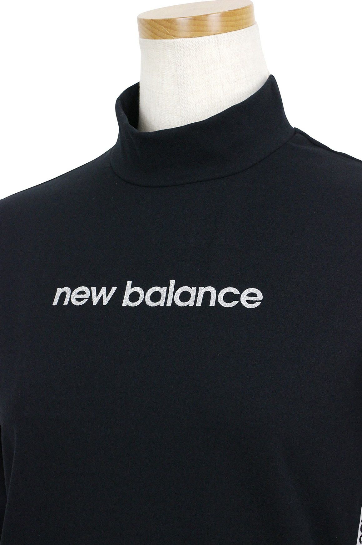 ニューバランスゴルフのハイネックシャツ