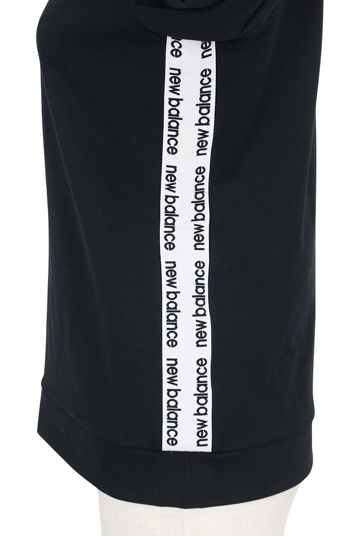 ニューバランスゴルフのハイネックシャツ